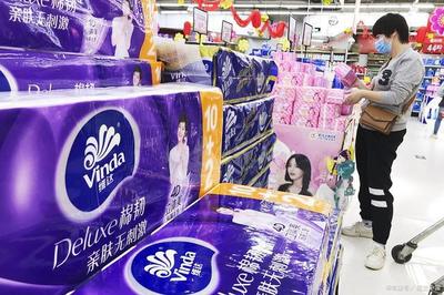 曾不懂英文敢和老外谈生意,买的原料比成品还贵,现却年赚137亿